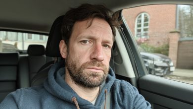 Ho adottato quattro fratelli che stavano per essere separati — e un anno dopo un’estranea mi ha svelato la verità sui loro genitori