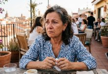 Ho venduto il mio appartamento e mi sono trasferita da mio figlio. Due anni dopo, si è seduto di fronte a me al tavolo della cucina — e ha detto qualcosa a cui non ero preparata…