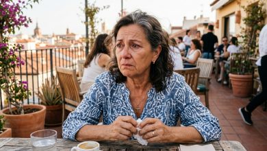 Ho venduto il mio appartamento e mi sono trasferita da mio figlio. Due anni dopo, si è seduto di fronte a me al tavolo della cucina — e ha detto qualcosa a cui non ero preparata… Ho venduto il mio appartamento e mi sono trasferita da mio figlio. Due anni dopo, si è seduto di fronte a me al tavolo della cucina — e ha detto qualcosa a cui non ero preparata…