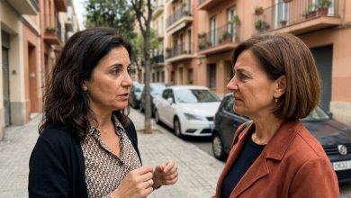 La mia vicina mi ha detto accanto ai bidoni che aveva visto mio marito ogni giovedì in un caffè in città. Con la stessa donna. Il giovedì, mio marito diceva che andava all’orto.