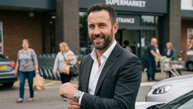 Il mio ex marito, un cassiere, all’improvviso ha iniziato a guidare una macchina sportiva e a vestire abiti firmati — ho scoperto che quei soldi erano miei.