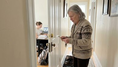 Mia nipote stava per iniziare l’università, quindi le ho offerto la mia stanza in più. Due mesi dopo ha cambiato la serratura della porta. Non ho mai ricevuto una chiave.