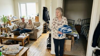 Mio figlio e sua moglie si sono trasferiti da me durante la loro ristrutturazione. La ristrutturazione è finita un anno fa. Ieri mia nuora mi ha detto che avrei dovuto dormire nella stanza più piccola perché si sentivano stretti.