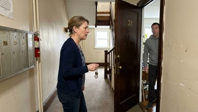 Ho Affittato il Mio Secondo Appartamento a Mia Cugina — Nessun Contratto, Perché “Perché Disturbarsi tra Familiari”. Per un Anno Non Ha Pagato. Quando Finalmente Sono Andata a Controllare, Un Uomo Sconosciuto Ha Aperto la Porta.