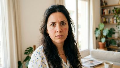 Ho partorito venerdì mattina. Sabato sera ha chiamato mia suocera — la prima telefonata in tutto questo tempo. Pensavo che mi avrebbe chiesto come stavo io, come stava suo nipote. Invece mi ha chiesto: stai già dimagrendo? Perché alcune, dopo il parto, si lasciano completamente andare. Mio marito mi ha detto piano: «Non offenderti, lei semplicemente non sa fare diversamente.» L’ho guardato e in quel momento ho capito che non sarei più rimasta in silenzio… Ho partorito venerdì mattina. Sabato sera ha chiamato mia suocera — la prima telefonata in tutto questo tempo. Pensavo che mi avrebbe chiesto come stavo io, come stava suo nipote. Invece mi ha chiesto: stai già dimagrendo? Perché alcune, dopo il parto, si lasciano completamente andare. Mio marito mi ha detto piano: «Non offenderti, lei semplicemente non sa fare diversamente.» L’ho guardato e in quel momento ho capito che non sarei più rimasta in silenzio…