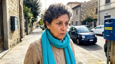 Vent’anni dopo mi ha chiamata una persona che non mi aspettavo di sentire — ha detto che conserva ancora qualcosa di mio e, dopo quella telefonata, mi sono avvicinata al cassettone che non aprivo da tutti questi anni