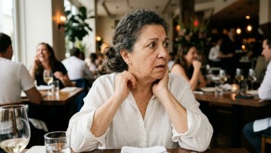 Mi ha chiesto di non dire a suo marito che mi chiamava ogni giorno — sono rimasta in silenzio per sei mesi, finché un giorno lui è venuto da me di persona e mi ha fatto una sola domanda