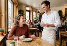 Era Proprietario del Ristorante, Ma Si È Presentato al Loro Primo Appuntamento Fingendo di Essere un Cameriere