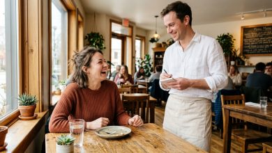 Era Proprietario del Ristorante, Ma Si È Presentato al Loro Primo Appuntamento Fingendo di Essere un Cameriere