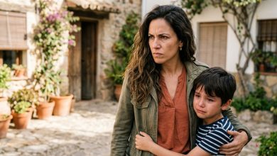 Mio figlio è autistico. L’altro giorno una vicina mi ha fermata nel cortile e, indicando mio figlio, mi ha chiesto: «Ma è normale? A volte si comporta in modo strano.» Mio figlio era lì accanto. Ha 9 anni. Ha sentito tutto e si è messo a piangere. Ho guardato il suo viso, poi mi sono voltata verso la vicina e ho fatto una cosa che tutto il palazzo si ricorda ancora. Mio figlio è autistico. L’altro giorno una vicina mi ha fermata nel cortile e, indicando mio figlio, mi ha chiesto: «Ma è normale? A volte si comporta in modo strano.» Mio figlio era lì accanto. Ha 9 anni. Ha sentito tutto e si è messo a piangere. Ho guardato il suo viso, poi mi sono voltata verso la vicina e ho fatto una cosa che tutto il palazzo si ricorda ancora.