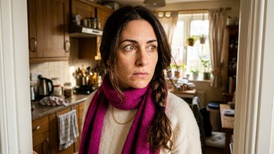 Mio marito è andato in pensione e ha iniziato a controllare ogni mia spesa — sono rimasta in silenzio per un anno, poi ho aperto un conto tutto mio