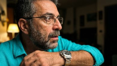 Mia moglie mi aveva chiesto di non aprire il suo vecchio portatile — ho resistito per un mese, ma una notte l’ho aperto e non sono più riuscito a chiuderlo fino all’alba