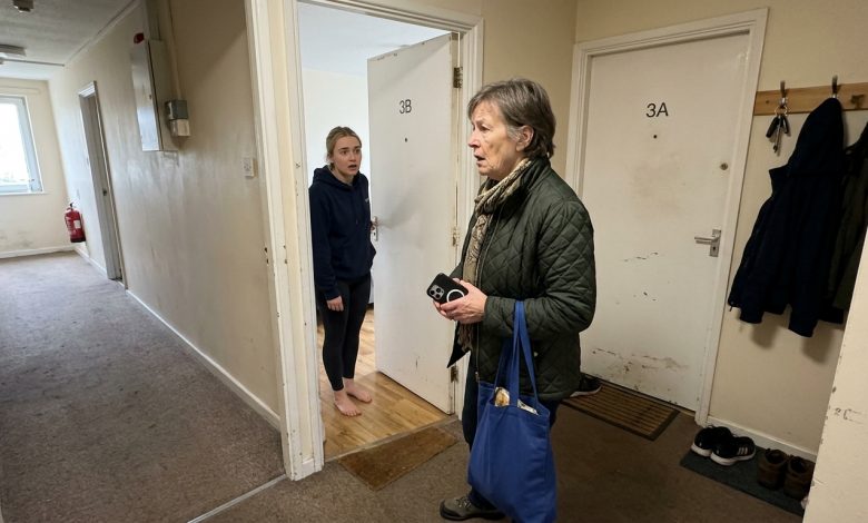 Mio figlio non mi ha chiamato per tre mesi. Ho pensato che fosse occupato col lavoro. Alla fine sono andata nel suo appartamento senza preavviso. Una sconosciuta ha aperto la porta e mi ha detto che viveva lì da sei mesi.