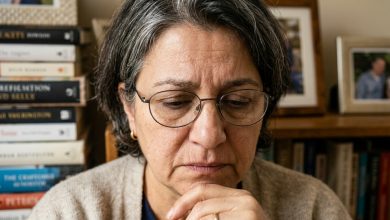 Mio suocero mi ha chiamata per la prima volta dopo dieci anni — ha detto una frase quasi per errore, e io ho capito che mio marito mi mentiva da moltissimo tempo