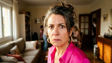 I miei genitori non si sono parlati per cinque anni dopo il divorzio — finché un giorno non li ho visti insieme al supermercato e le parole di mio padre mi hanno tolto il terreno sotto i piedi