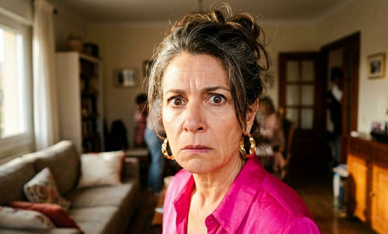 I miei genitori non si sono parlati per cinque anni dopo il divorzio — finché un giorno non li ho visti insieme al supermercato e le parole di mio padre mi hanno tolto il terreno sotto i piedi