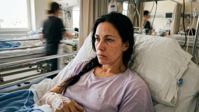 Sono finita in ospedale per la pressione alta. Mio marito è arrivato dopo tre ore e la prima cosa che ha detto è stata: «E adesso cosa c’è di nuovo? Come sempre, non potevi scegliere un momento peggiore». E io ero lì, attaccata alla flebo. «Non potevi scegliere un momento peggiore». L’infermiera è uscita dalla stanza. E finalmente ho trovato le parole giuste per rispondergli…