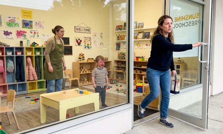 Mio Figlio Urlava Ogni Mattina Implorando di Non Andare all’Asilo — Quello che Ho Visto Attraverso la Finestra mi Ha Spinto ad Aprire la Porta