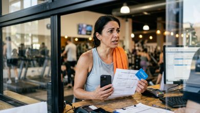 Mia sorella mi ha chiesto di registrare un abbonamento in palestra a mio nome “solo per lo sconto.” Sei mesi dopo è arrivato un debito per mesi non pagati.