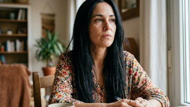 «Per tre anni sono stata con i figli di mia sorella ogni sera — la aiutavo perché diceva di “non farcela”. Quando mio figlio è finito in ospedale e io le ho chiesto di aiutarmi, mi ha detto: “Scusami, ho la manicure, avevo appuntamento da tempo.” Ho messo giù il telefono e ho fatto una cosa che non mi sarei mai aspettata da me stessa»