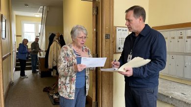 Mio Figlio Ha Registrato la Sua Attività al Mio Indirizzo. Ha Detto Che Era Solo una Formalità. Due Anni Dopo l’Azienda È Fallita. Ora un Ufficiale Giudiziario Si Presenta a Casa Mia e i Miei Vicini Pensano Che i Debiti Siano Miei.