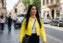 I miei figli mi hanno regalato un soggiorno di vacanza e mi hanno salutata con il sorriso — ma quando sono tornata a casa, davanti al cancello ho visto un lucchetto estraneo