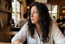 Mia nuora mi ha chiesto di prendere le sue scatole dal nostro seminterrato — tra le sue cose ho trovato qualcosa che non mi aspettavo e ho chiamato mio figlio senza muovermi da lì