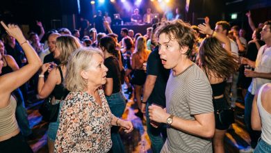 Ho Passato Diciassette Anni a Piangere i Miei Genitori. Poi Mi sono Imbattuto nella Mia Madre su una Pista da Ballo.