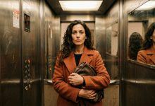 La vicina mi ha fermata in ascensore e mi ha detto che mio figlio “ha qualcosa che non va — gli altri bambini non giocano con lui”. Stava ancora parlando, e io già pensavo a cosa avrei scritto alla scuola la mattina dopo.