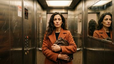 La vicina mi ha fermata in ascensore e mi ha detto che mio figlio “ha qualcosa che non va — gli altri bambini non giocano con lui”. Stava ancora parlando, e io già pensavo a cosa avrei scritto alla scuola la mattina dopo.