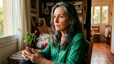 Mia figlia non è venuta al mio settantesimo compleanno — l’ho aspettata fino a mezzanotte — e poi è arrivato un messaggio vocale: «mamma, scusami, sono stata travolta dalle cose» — l’ho ascoltato fino alla fine, ho spento il telefono e la mattina dopo ho chiamato il notaio.   