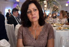 Al matrimonio di mio figlio, mia nuora mi ha chiesto gentilmente di spostarmi a un tavolo più lontano, spiegandomi che così sarebbe stato più comodo. Mi sono spostata in silenzio al tavolo più lontano e ho passato tutta la sera cercando di non far vedere quanto mi facesse male…