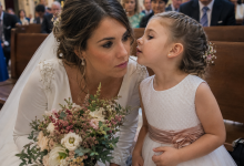 Proprio davanti all’altare, mia figlia di cinque anni mi ha tirato bruscamente il vestito e mi ha detto che aveva appena visto il mio futuro marito baciare un’altra donna