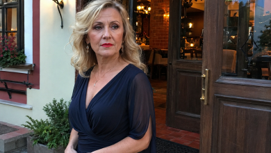 Mio marito ha detto che andava a pescare con gli amici, ma per caso ho visto una sua foto in un ristorante con una donna in vestito rosso