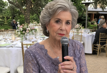 Al matrimonio di mia figlia, la mia ex suocera si è alzata e ha detto che non ero mai stata una madre degna